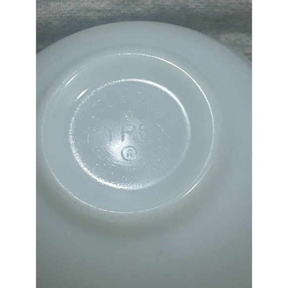 Vintage Pyrex 1 1/2 Pint Blue Snowflake Garland Mixing Bowl - Picture 4 of 7